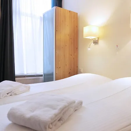 Hotel Carillon