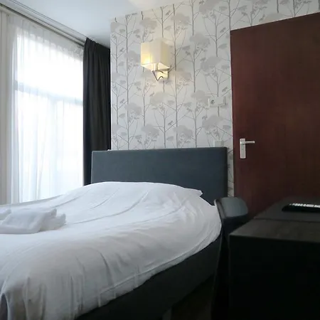 Carillon Hotel 2*